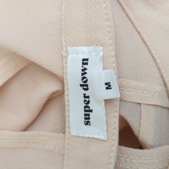 Superdown Nude Kristina Halter Keyhole Sleeveless Top Size Medium - Picture 9 of 10